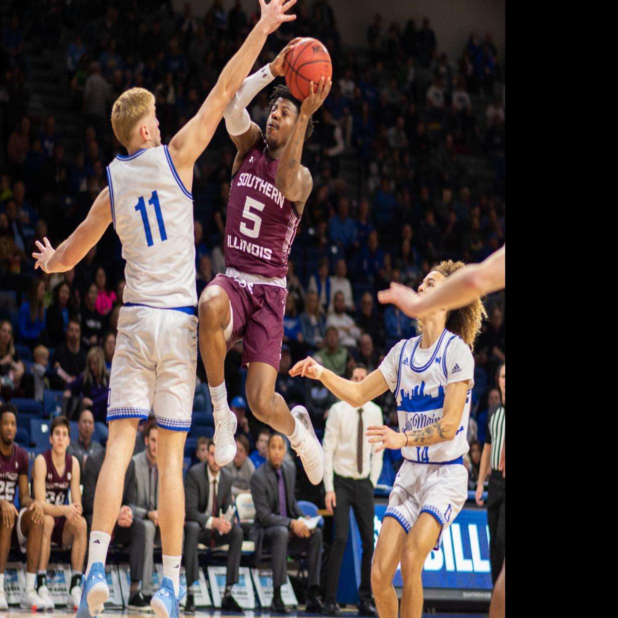 Siu Men S Basketball Domask S 28 Points Lead Siu Past Drake