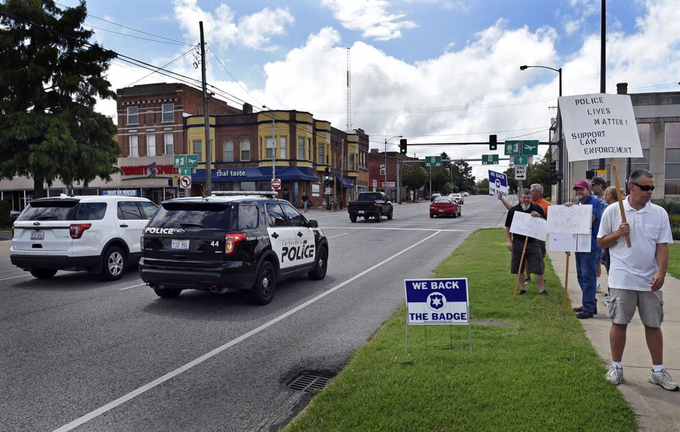Carbondale officer shot in Sunday pursuit released from St. Louis area