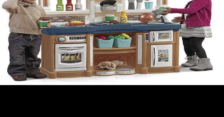 Step2 Fun with Friends Kitchen
