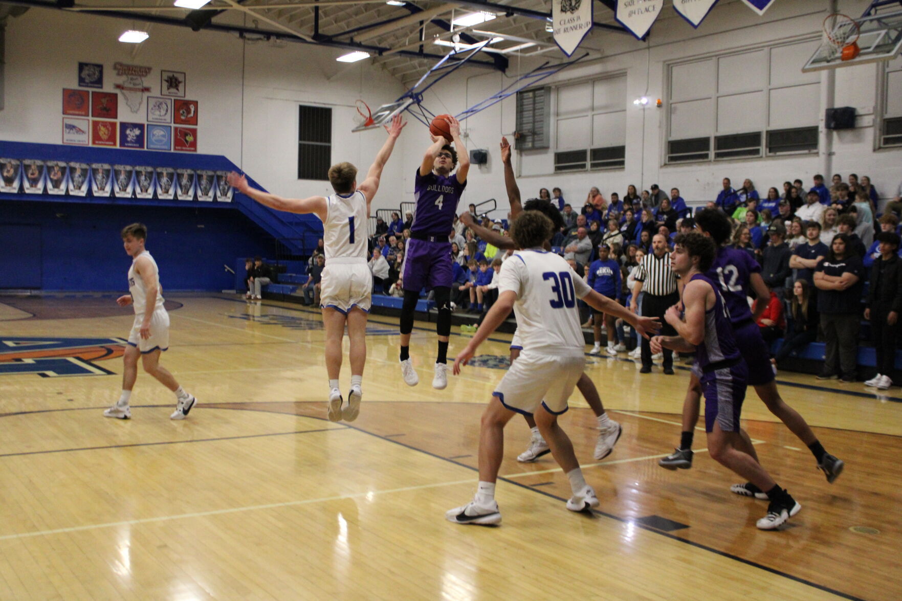 Harrisburg Boys Basketball Team Secures Victory Over AnnaJonesboro in Class 2A Regional