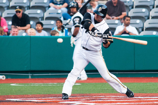 Ozzie Guillen to manage CornBelters on Wednesday