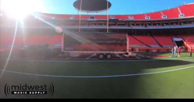 Timelapse video of 2023 NFL Draft stage built in Kansas City