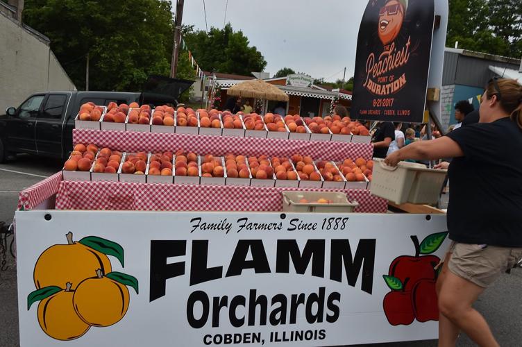 Photos Peaches and Cream Parade