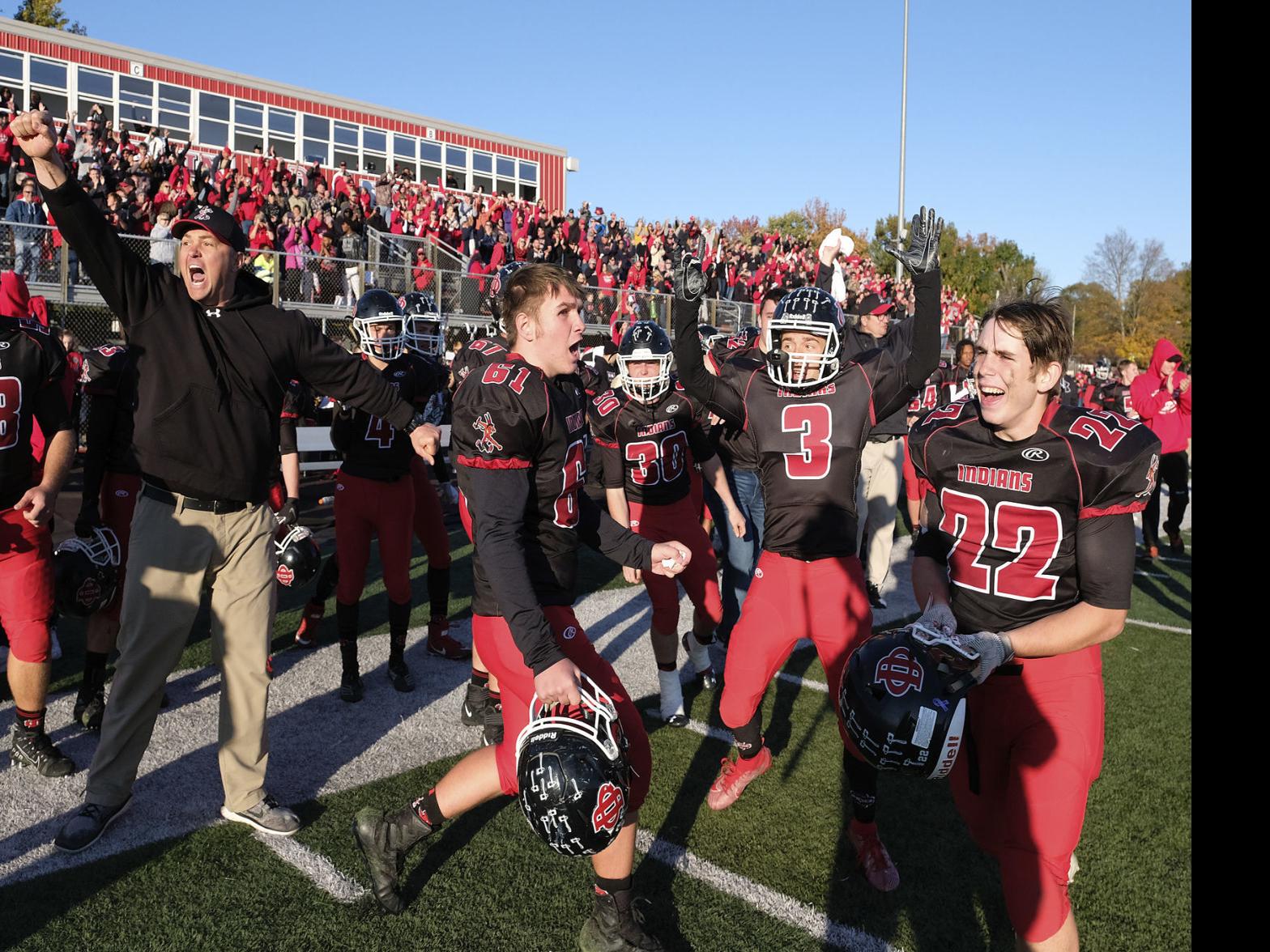 Prep Football Miracle Play Gives Du Quoin Win Over Monticello