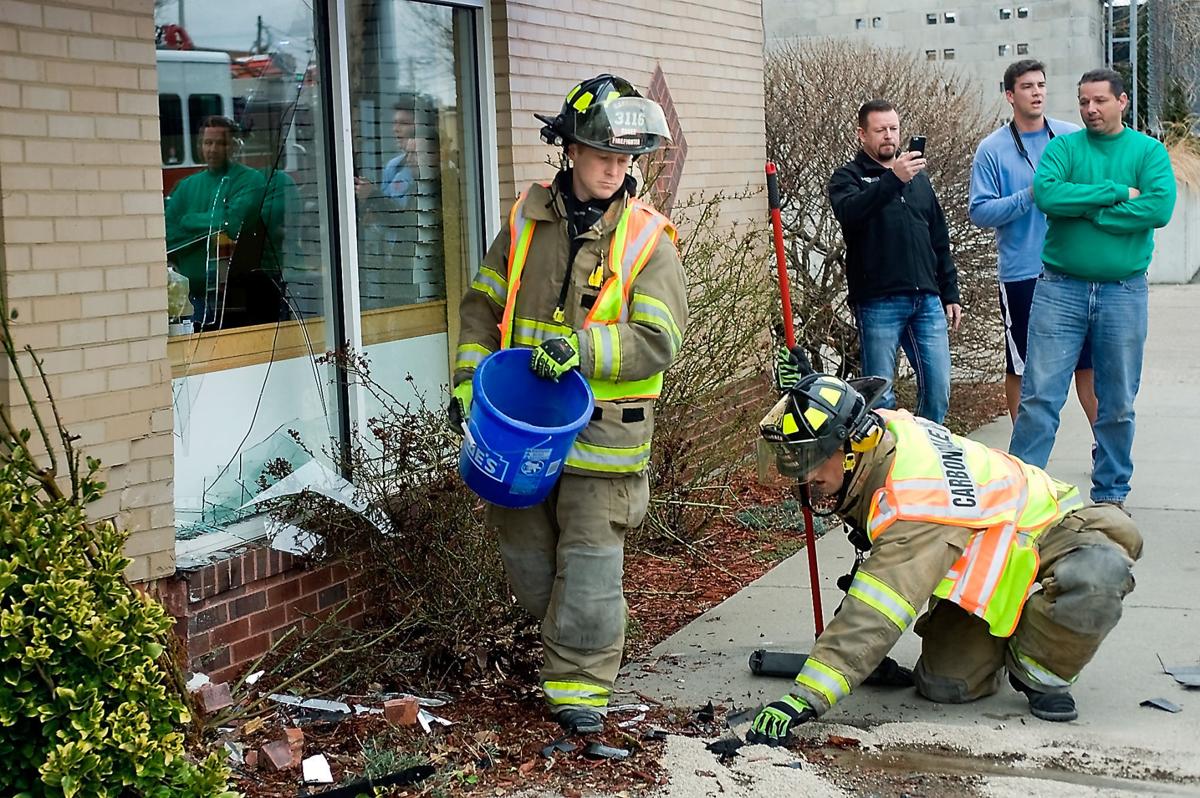 Facade damaged, one hurt after driver strikes Carbondale Pagliai's Carbondale