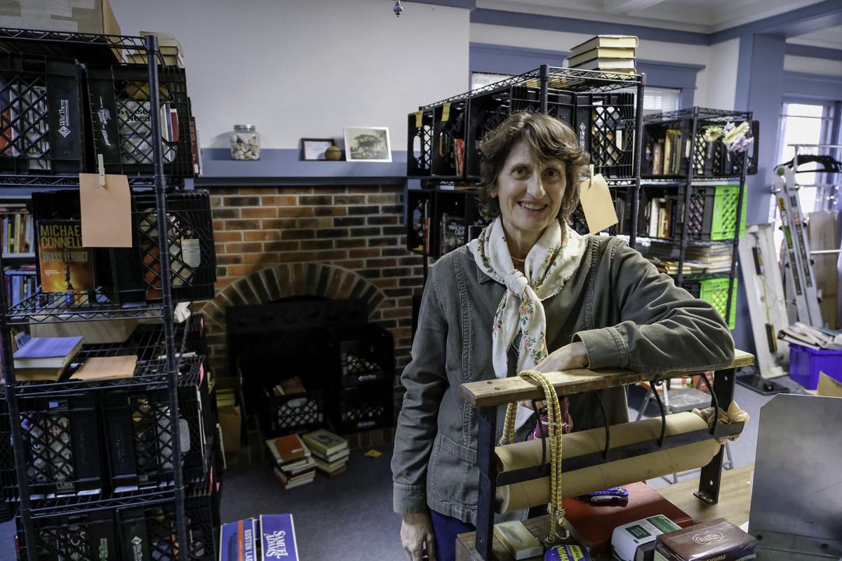 010221-nws-bookstore-1.jpg