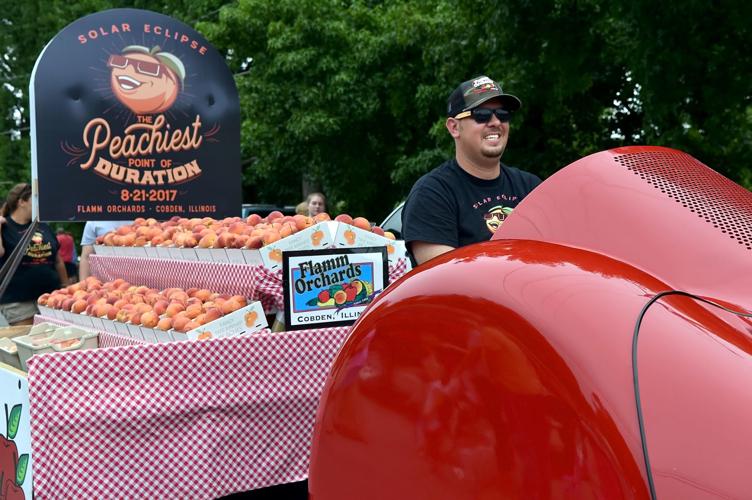 Photos Peaches and Cream Parade