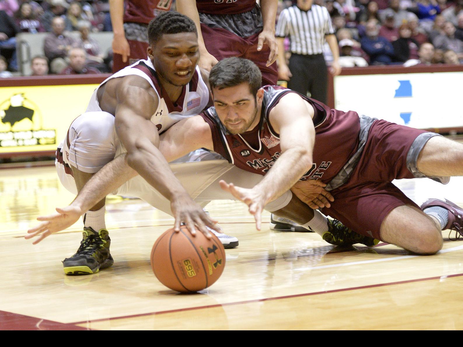 Olaniyan To Leave Basketball Program Salukimania Thesouthern Com
