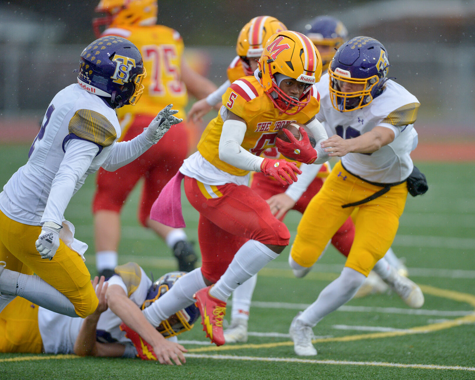 Murphysboro Red Devils Dominate in 49-13 Victory Over Taylorville