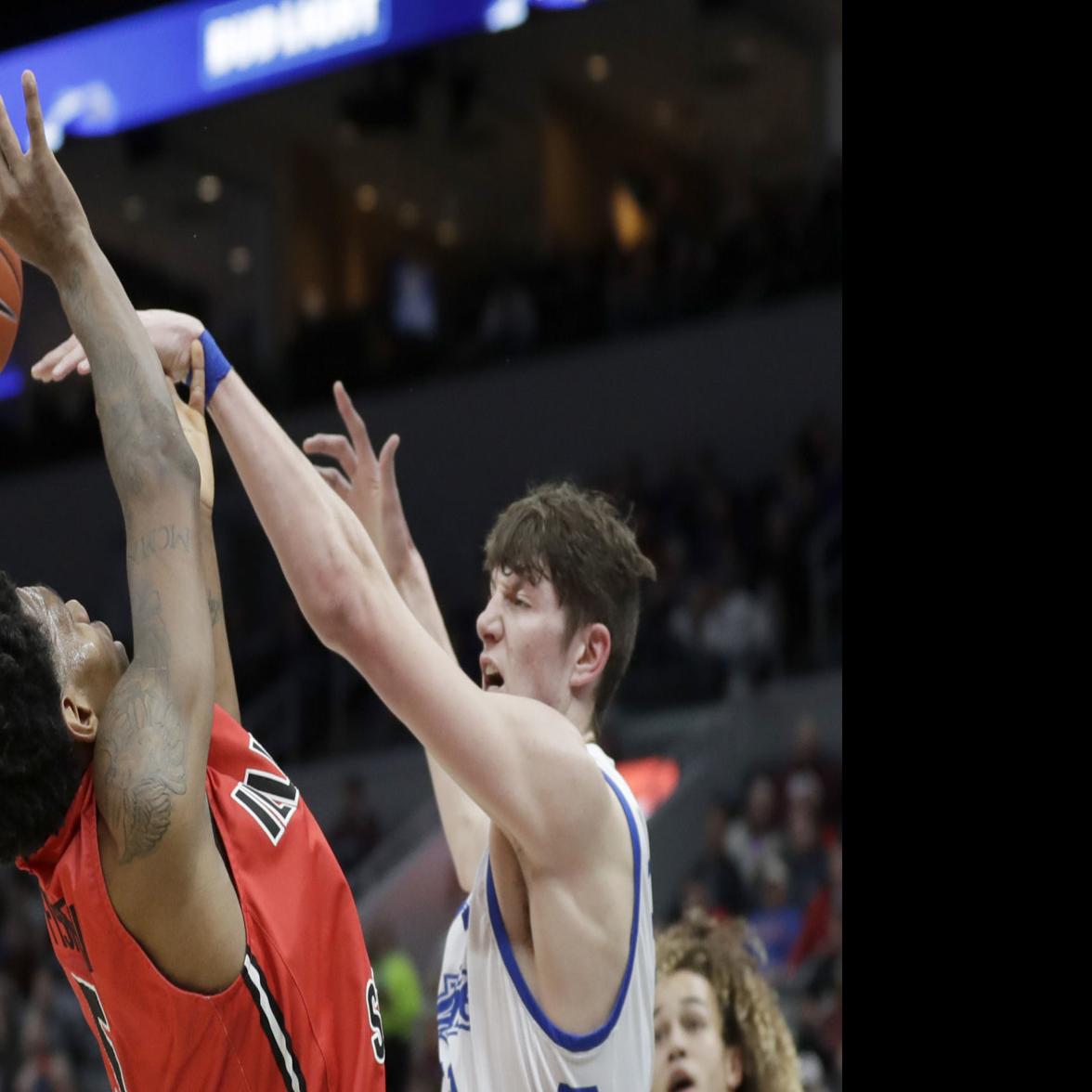 Mvc Men S Basketball Drake Center Robbins Intends To Transfer