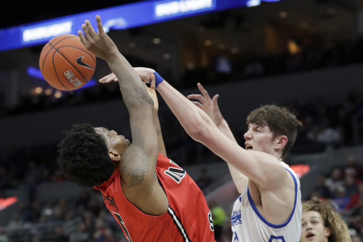 Mvc Men S Basketball Drake Center Robbins Intends To Transfer