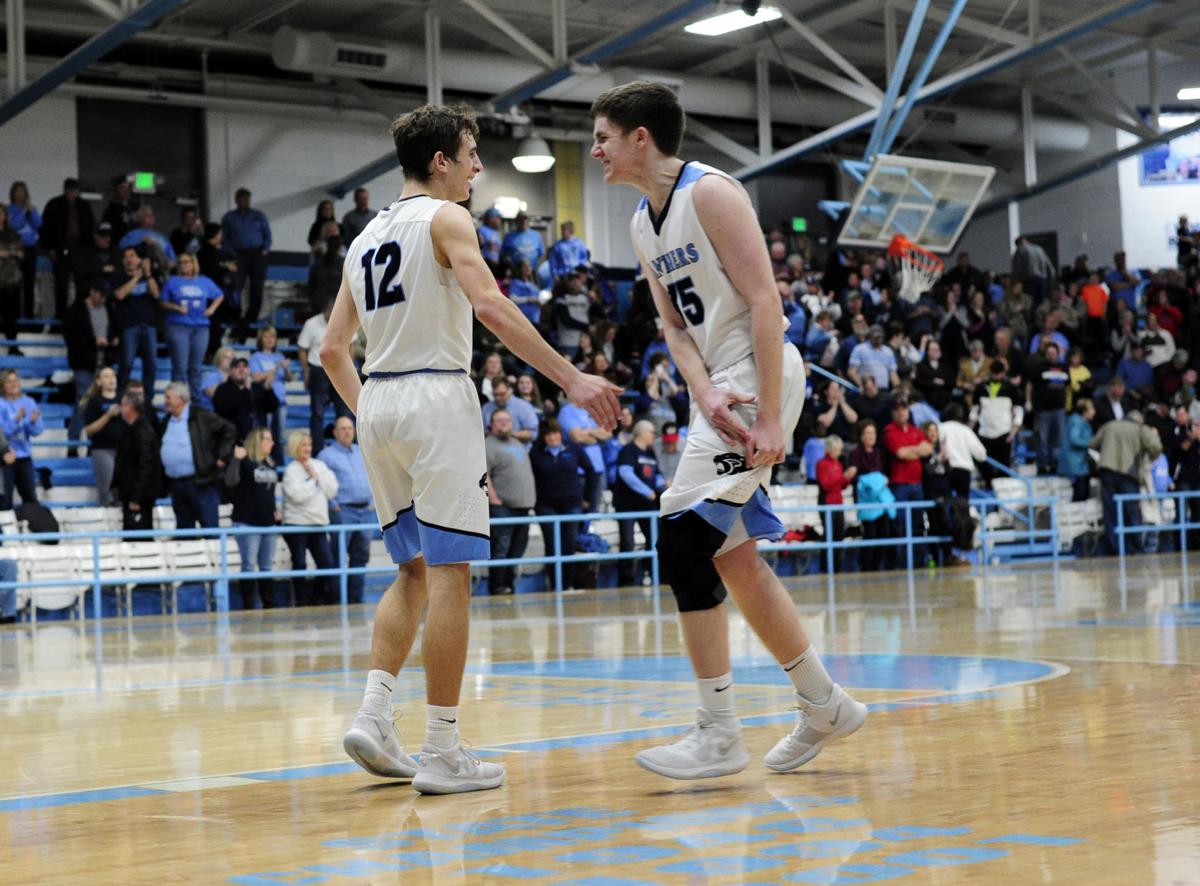 Boys Basketball Pinckneyville S Riggins Hits Game Winning Shot To Down No 1 Nashville Boys Basketball Thesouthern Com
