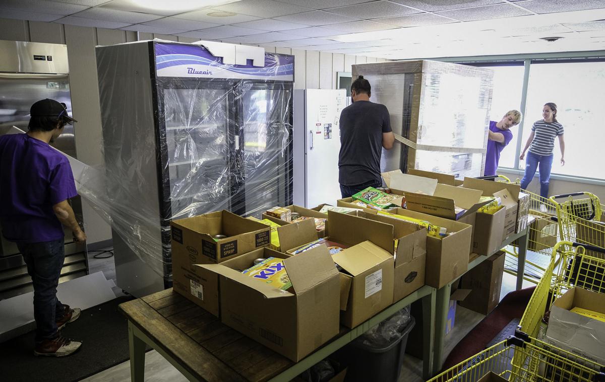 061121-nws-aetna-donations-1.jpg