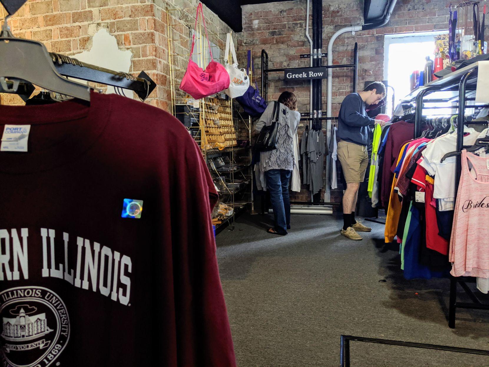 After 50 Years 710 Bookstore In Carbondale To Shut Its Doors
