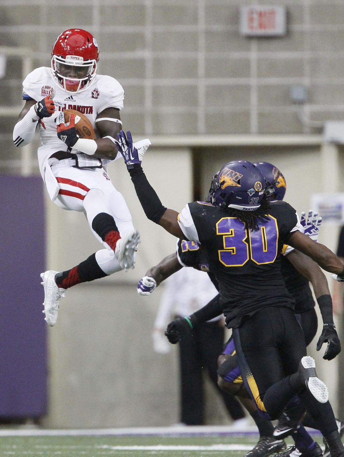 Blog 5 Questions With Jeremy Hoeck Of Yankton Daily Press Dakotan Dawg Blog Thesouthern Com Yankton daily press & dakotan list of employees: the southern illinoisan