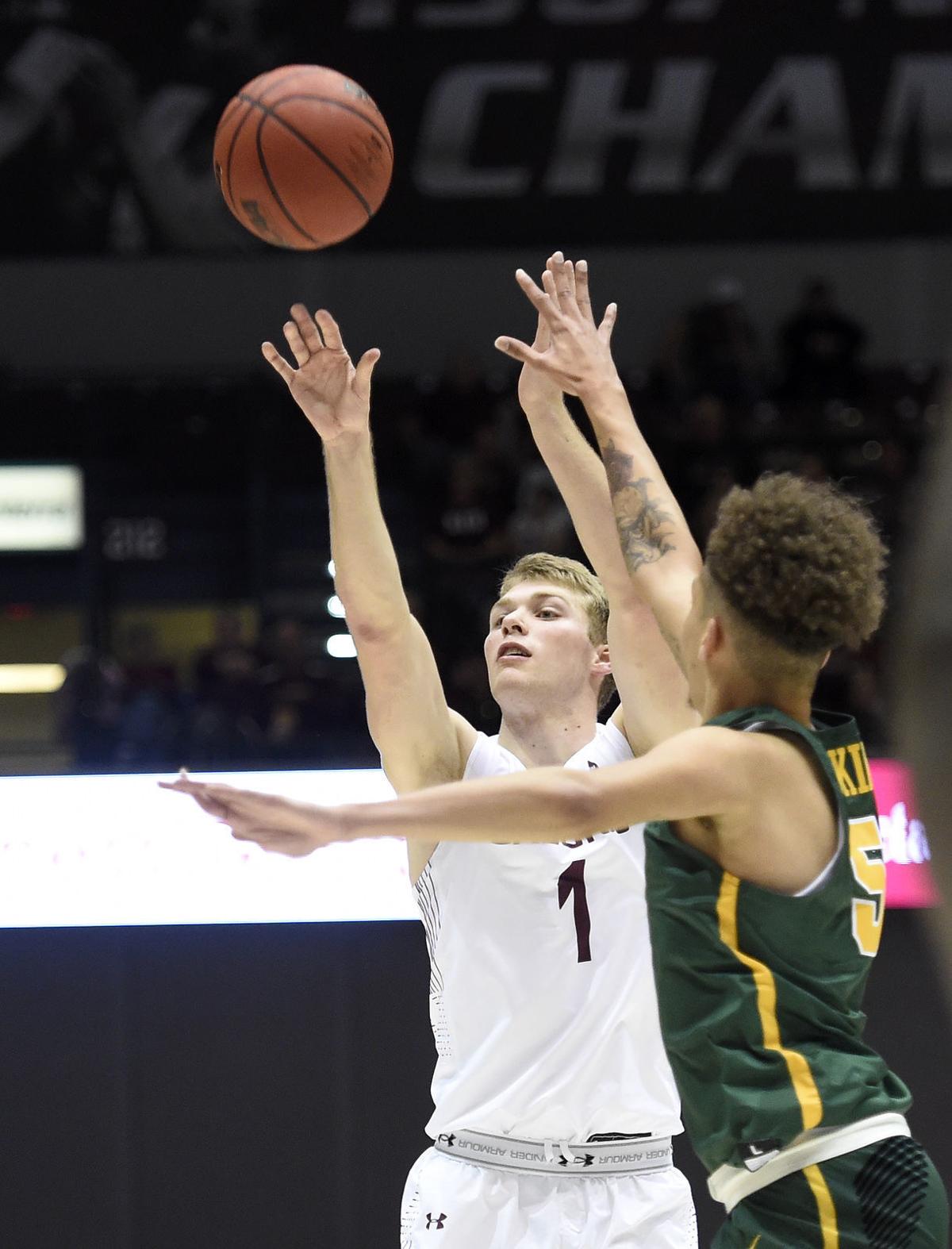 Siu Men S Basketball Salukis Hit Season High 14 3s Top Norfolk State 76 59 Salukimania Thesouthern Com