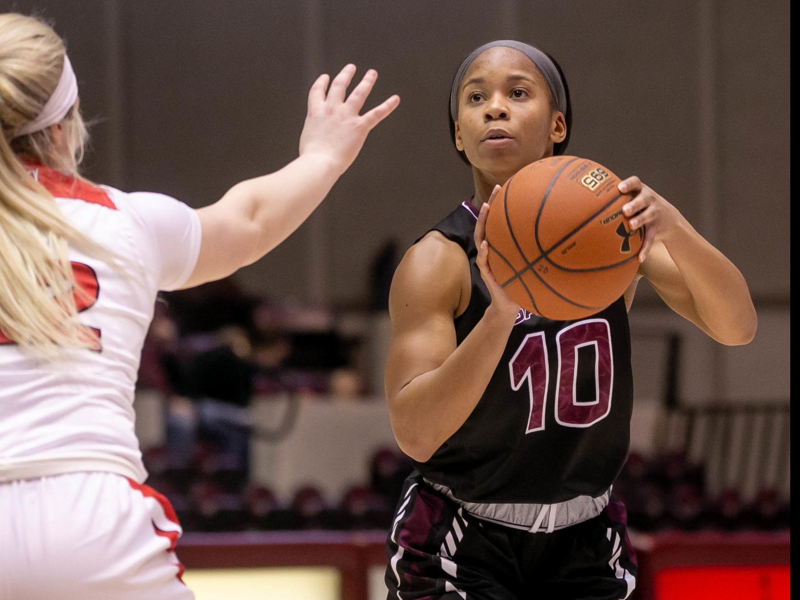 Siu Women S Basketball Salukis Try To Iron Out Mistakes Saluki