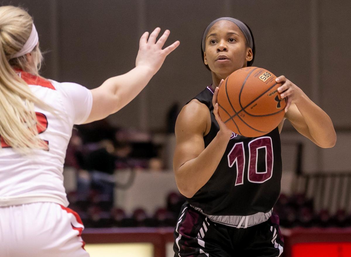 Siu Women S Basketball Salukis Try To Iron Out Mistakes Saluki