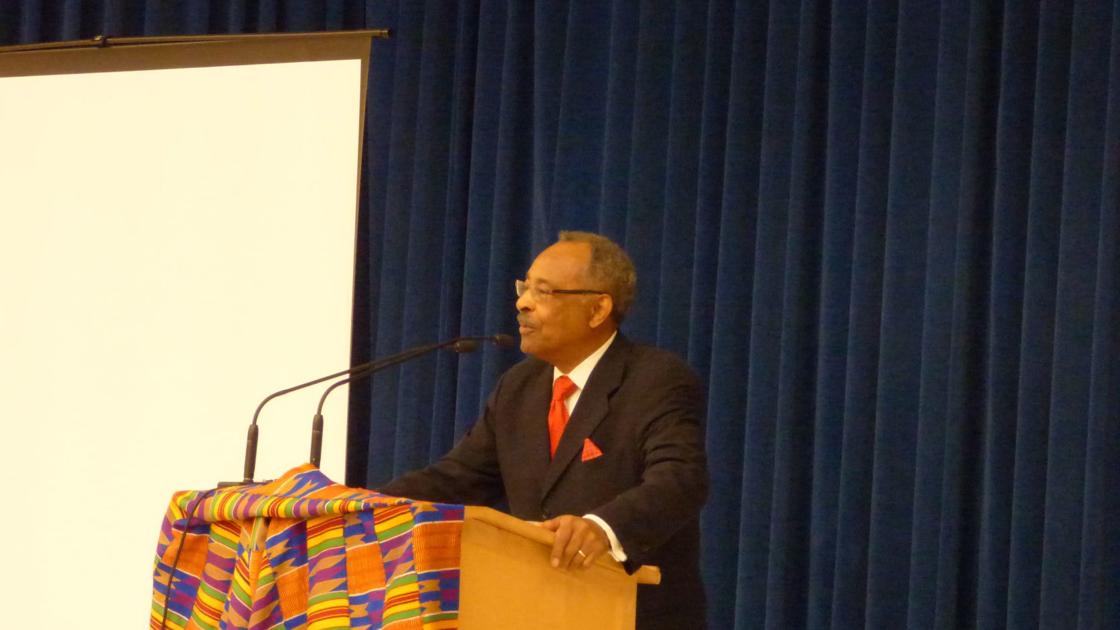 In NAACP banquet speech, Roland Burris remembers desegregating Carbondale businesses | Carbondale | thesouthern.com