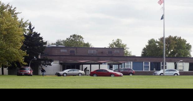 Opponents of Murray Center closure win round in court