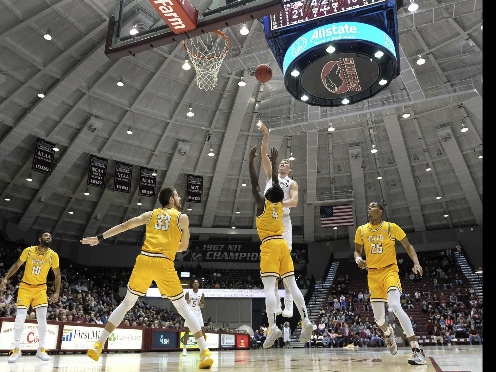 Siu Men S Basketball Salukis Plan 3 Falls Short At Loyola