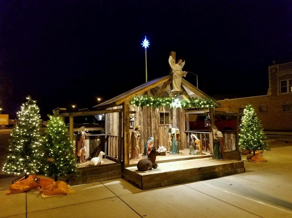Du Quoin To Dedicate Nativity Scene Light Christmas Tree Du