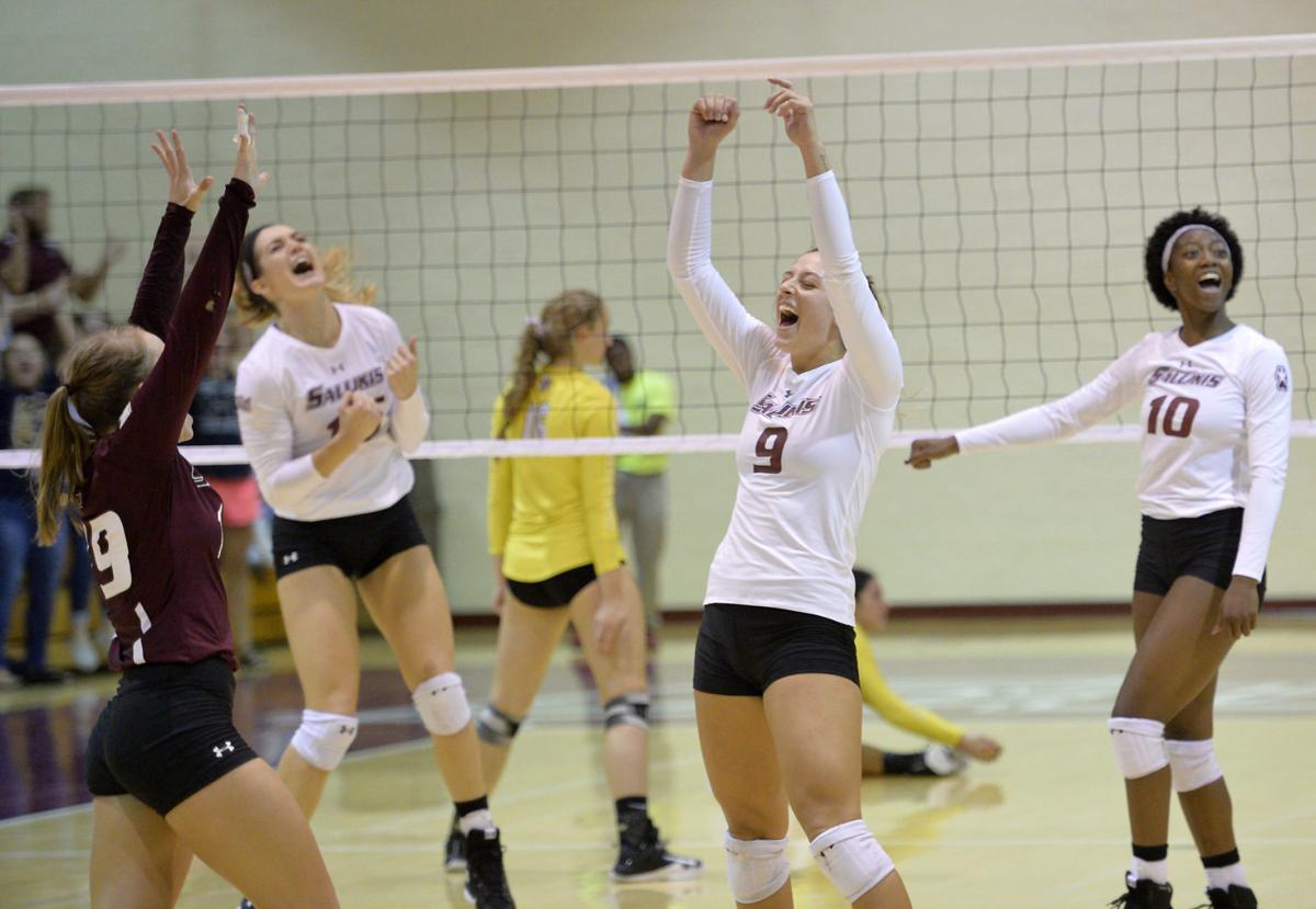 SIU volleyball team earns AVCA academic award