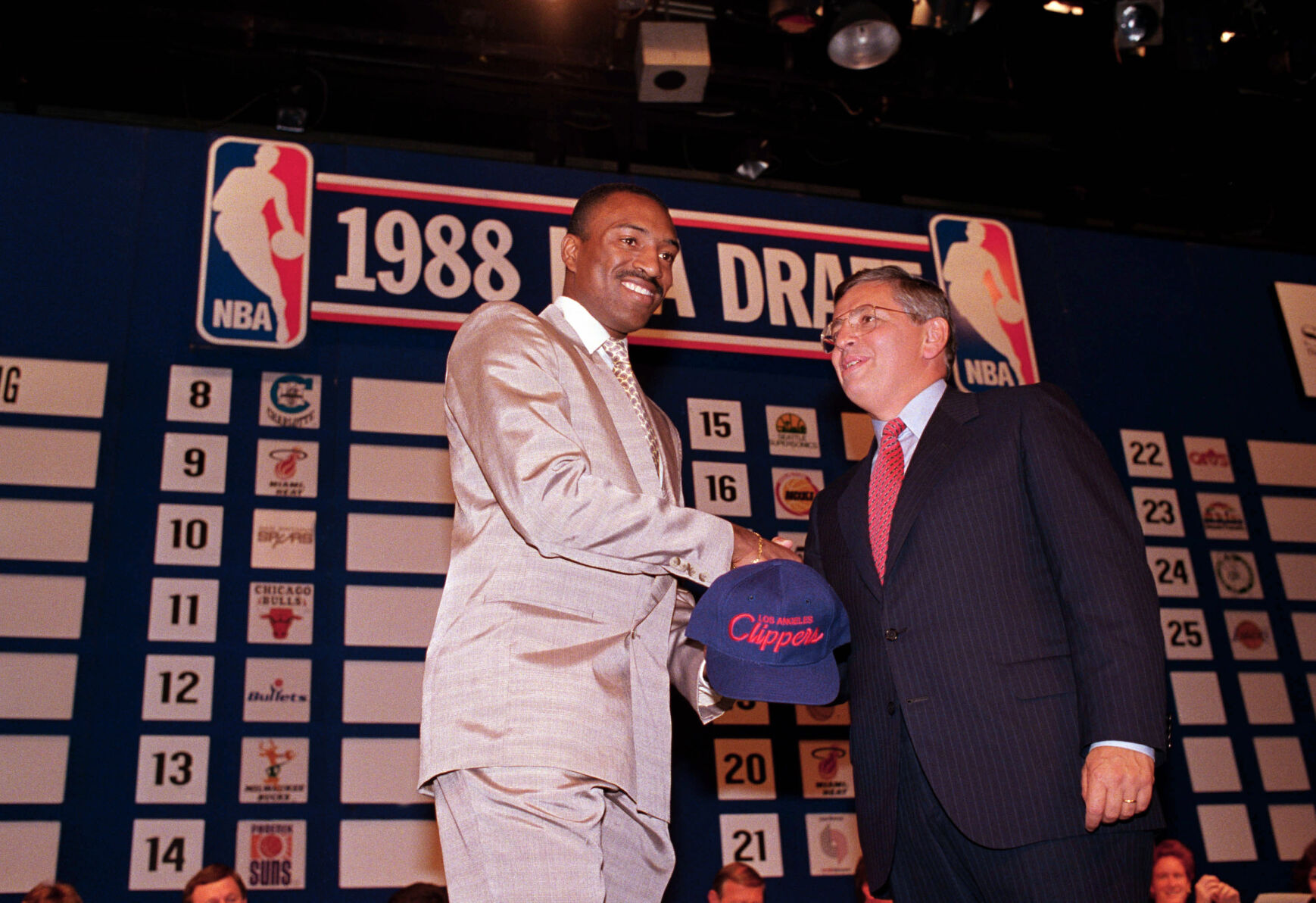 Kindred: Facing Hall of Famer Hersey Hawkins? No sweat Kindred: Facing Hall of Famer Hersey Hawkins? No sweat