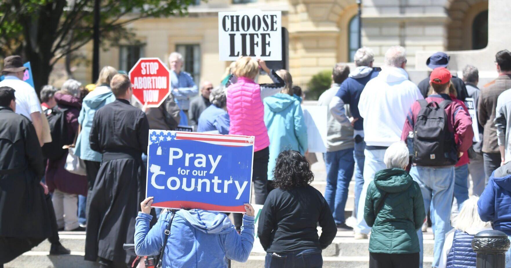 Judge blocks Illinois law aimed at deterring deceptive anti-abortion practices - Vimarsana News