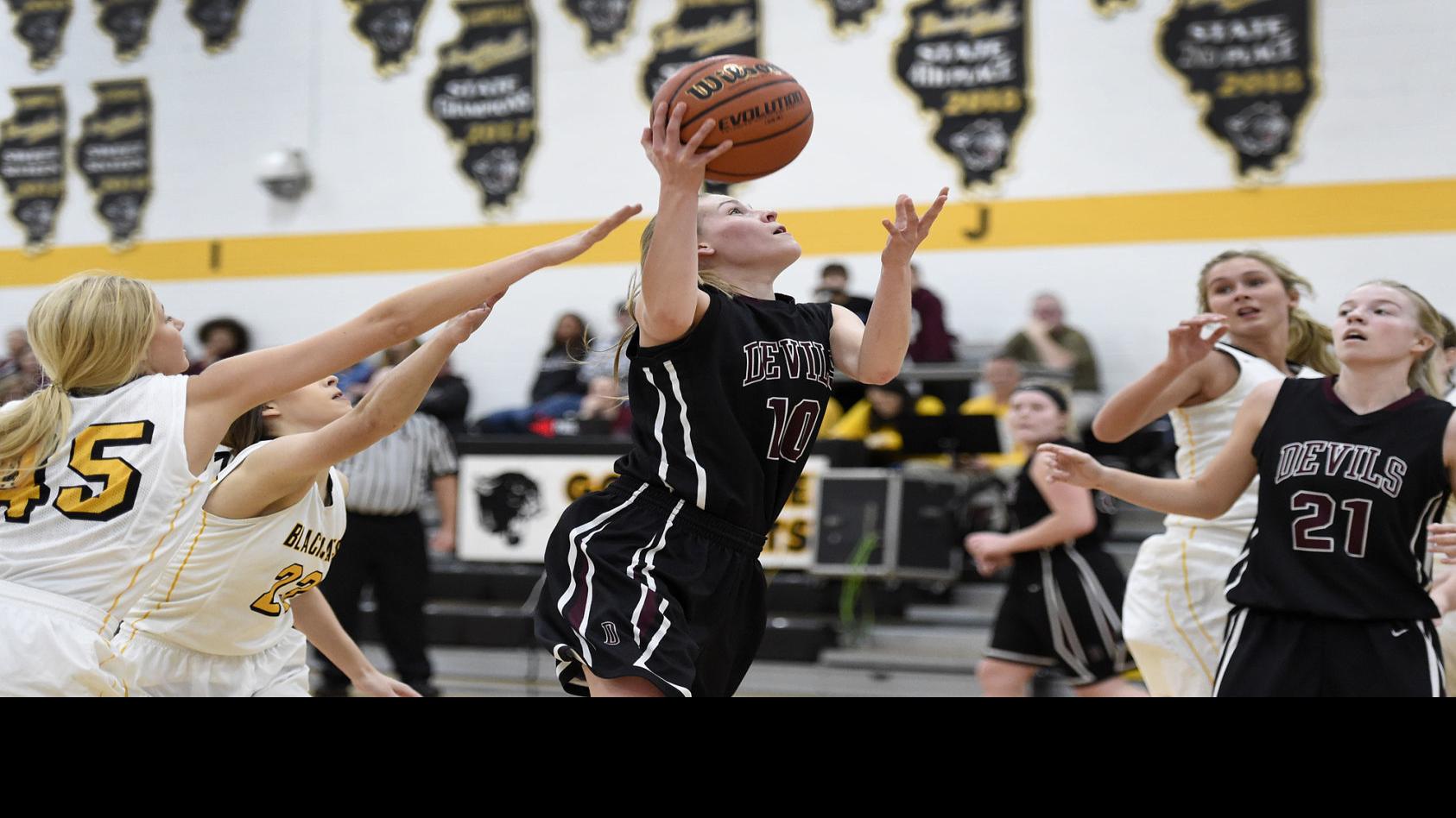 Girls Basketball Metcalf Gets 600th Career Win As S V W Gets