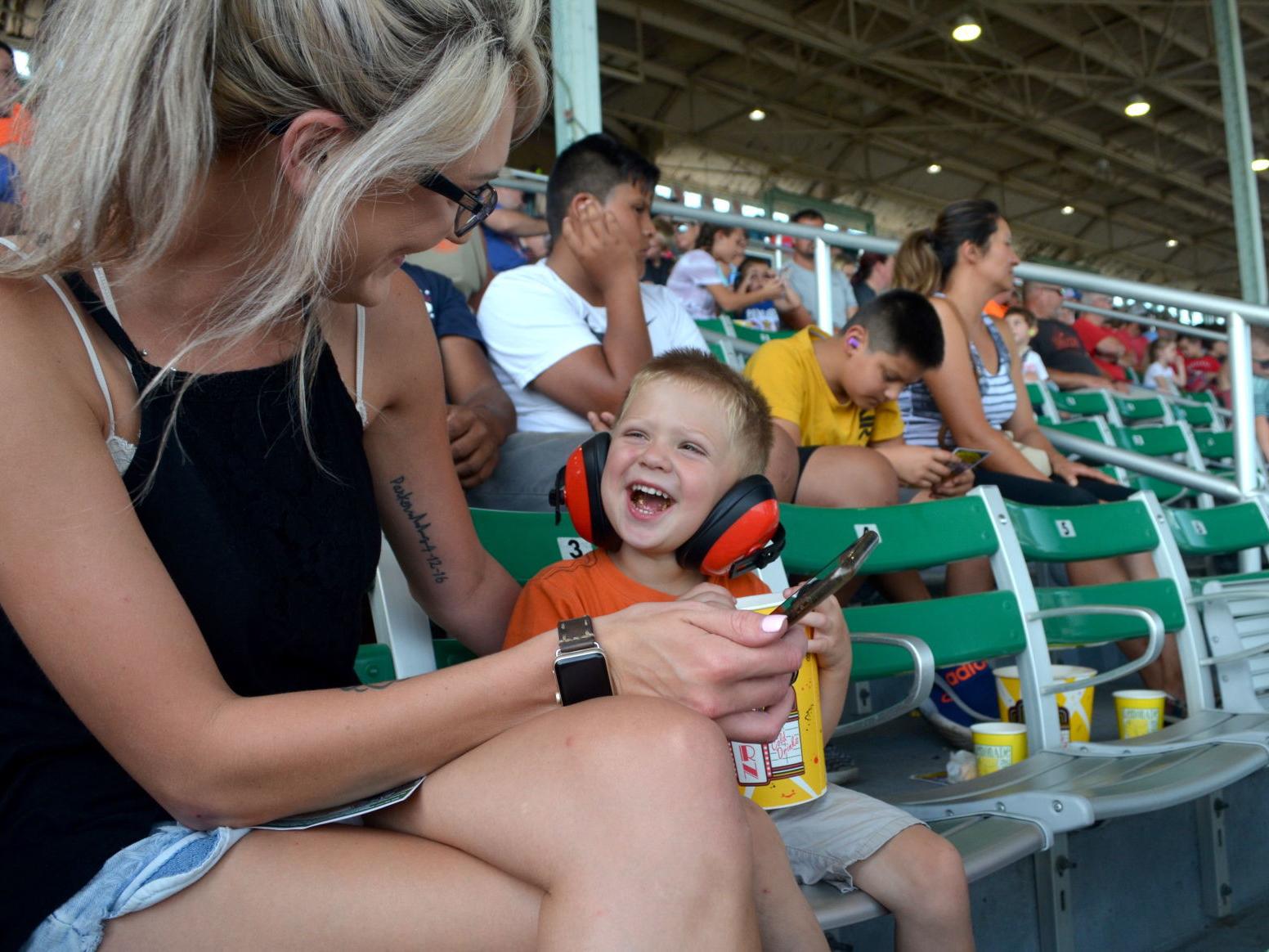 A Bang Not A Whimper Monday Fun Closes Out The Du Quoin State Fair Thesouthern Com Duquoin State Fair Fortnite Tournament Duquoin State Fair Fortnite Tournament A Bang Not A Whimper Monday Fun Closes Out The Du Quoin State Fair Thesouthern Com