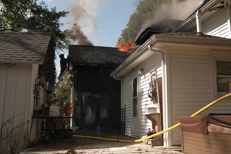 2 people, 4 dogs and 2 cats escape house fire in Murphysboro | Local ...