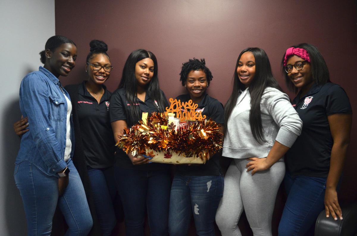 Siu Carbondale Students Help Needy Families With Thanksgiving Fixings