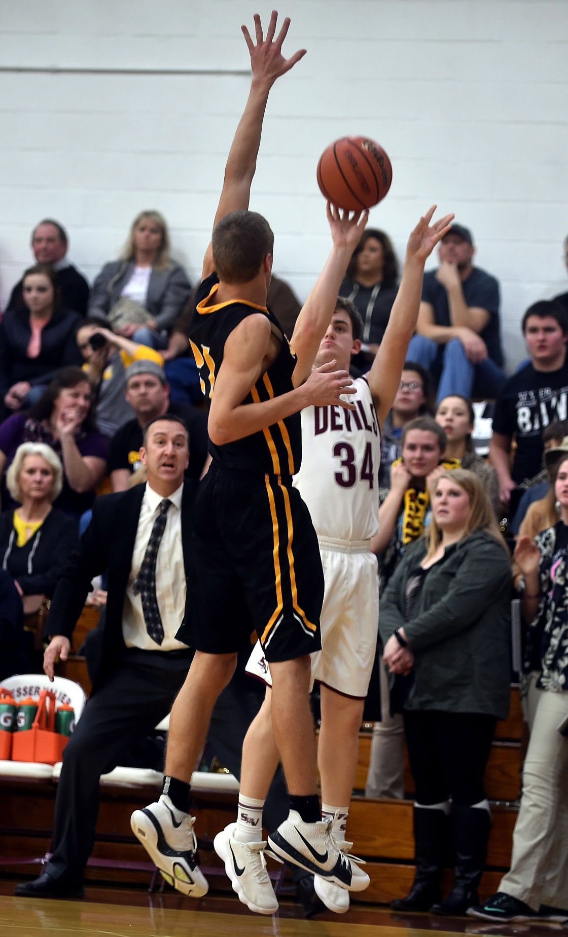 Boys Basketball | Sesser-Valier Gets Past Goreville