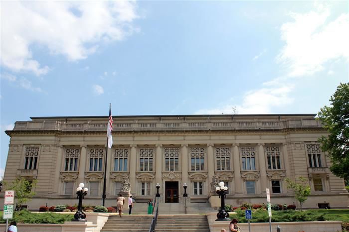 Illinois Supreme Court hears two lawsuits against school districts ...