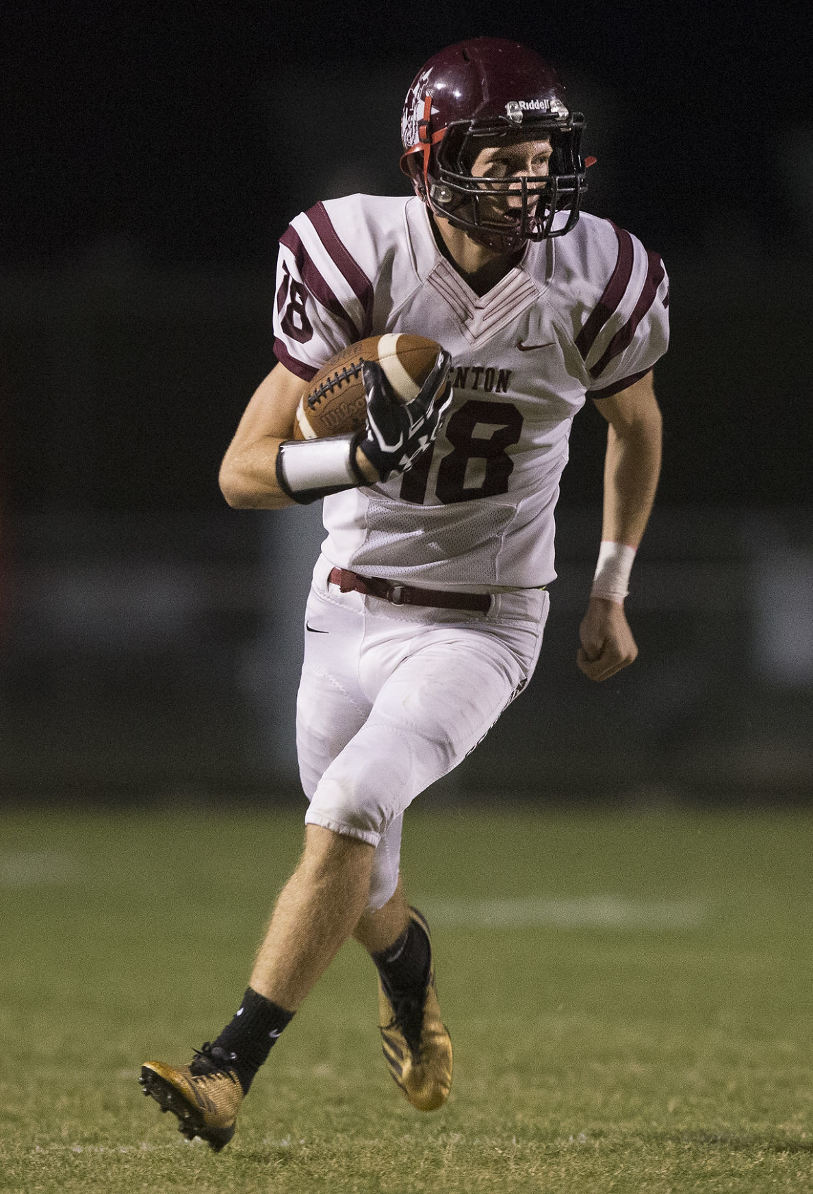 Groves inherits inexperienced Benton Rangers | Varsity Football ...