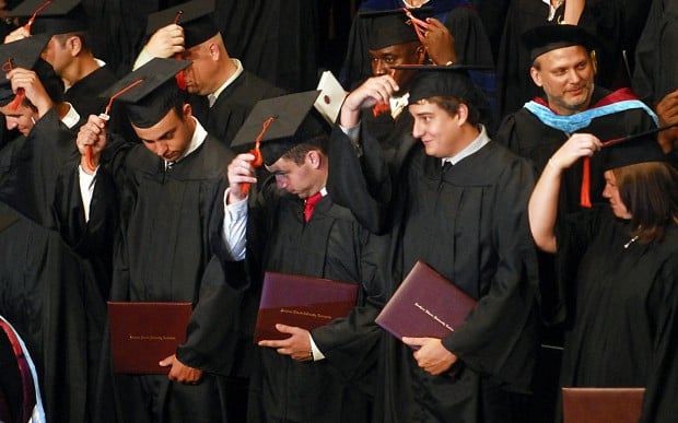 SIUC Grads Optimistic Despite Economy