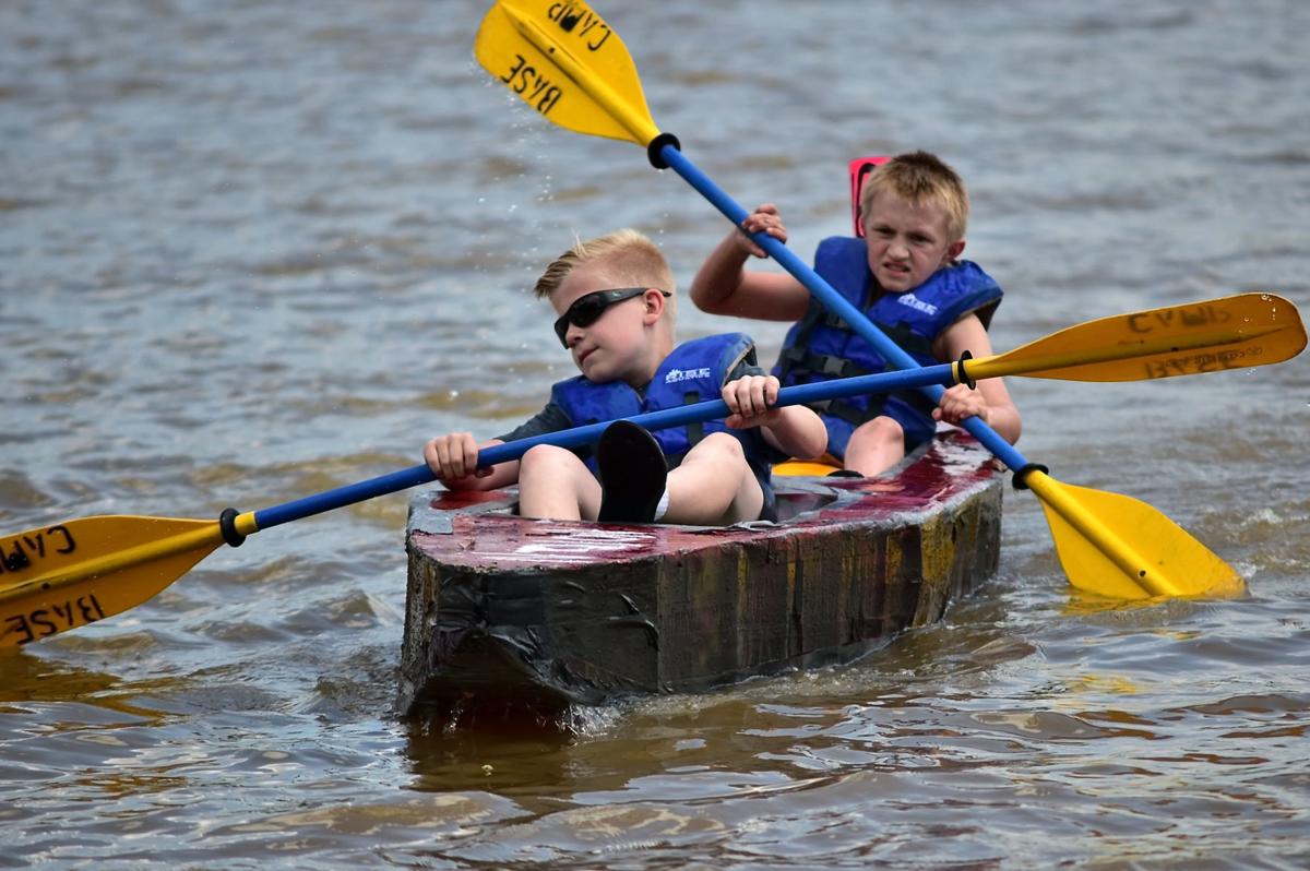 Cardboard boat regatta Comptoleum