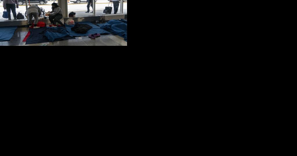 Migrants flown to Chicago by Catholic Charities in Texas, even with no place to sleep in winter weather - Vimarsana News