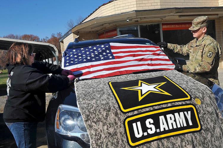 Updated Southern Illinoisans pay respects as body of Tamaroa soldier