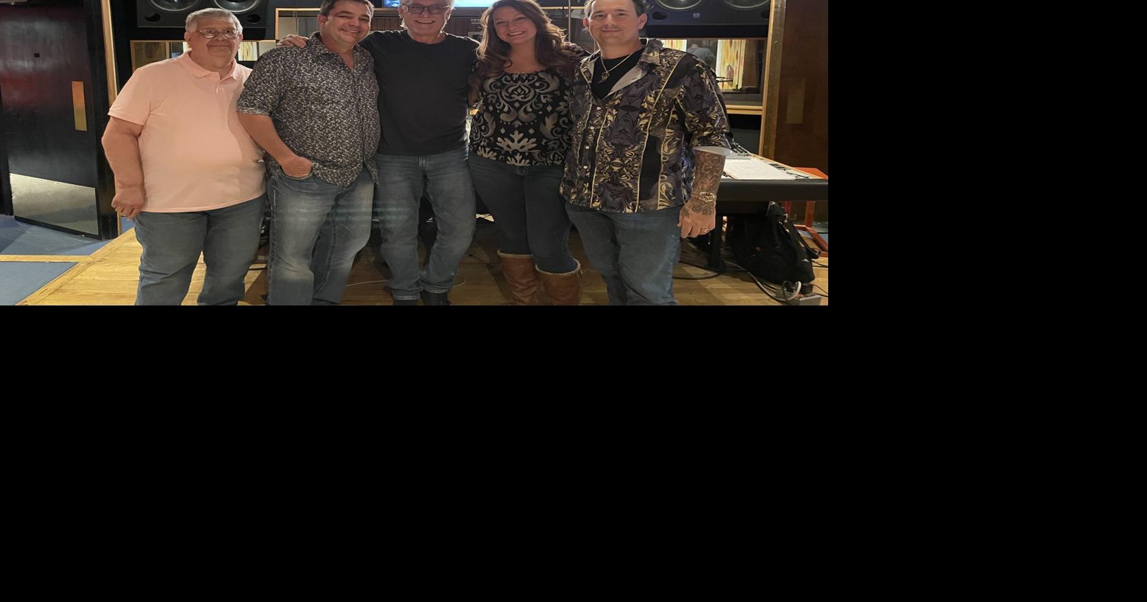 Watch now: Cracker Barrel sends Marion waitress who went viral to ...