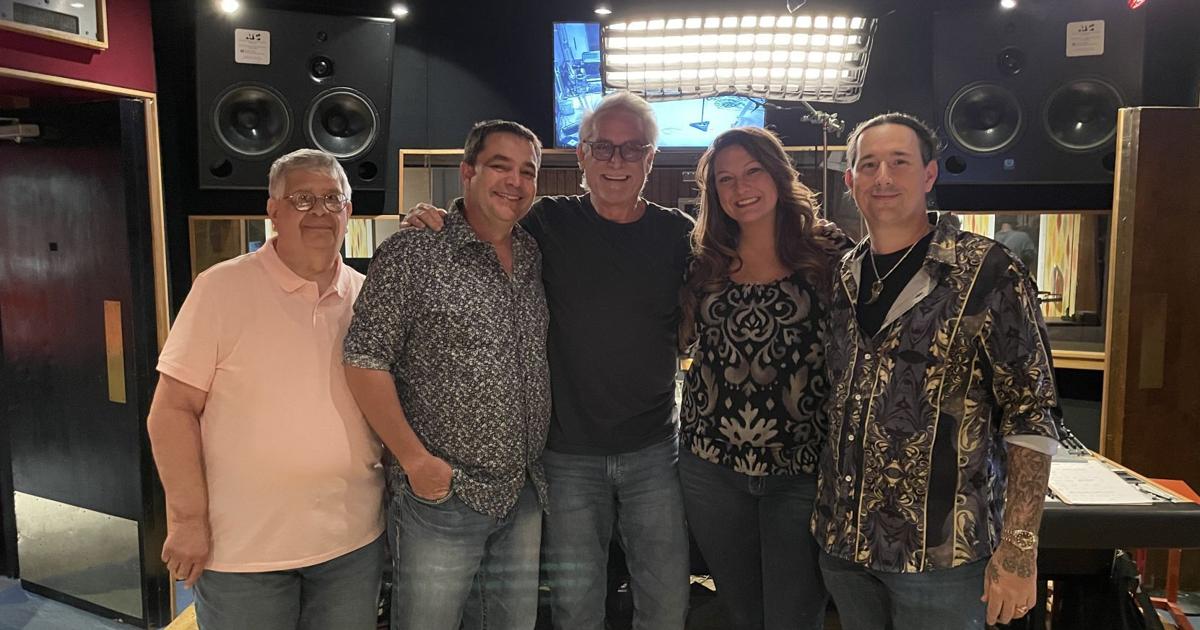 Watch now: Cracker Barrel sends Marion waitress who went viral to ...