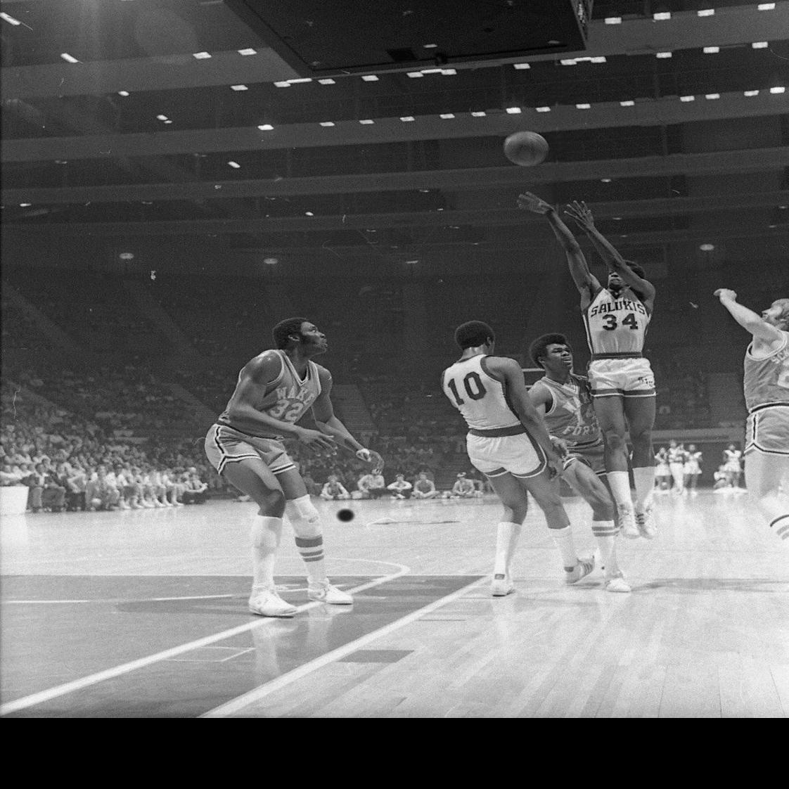 The First Sweet Salukis Veteran 1977 Club Went 22 7 Beat Arizona