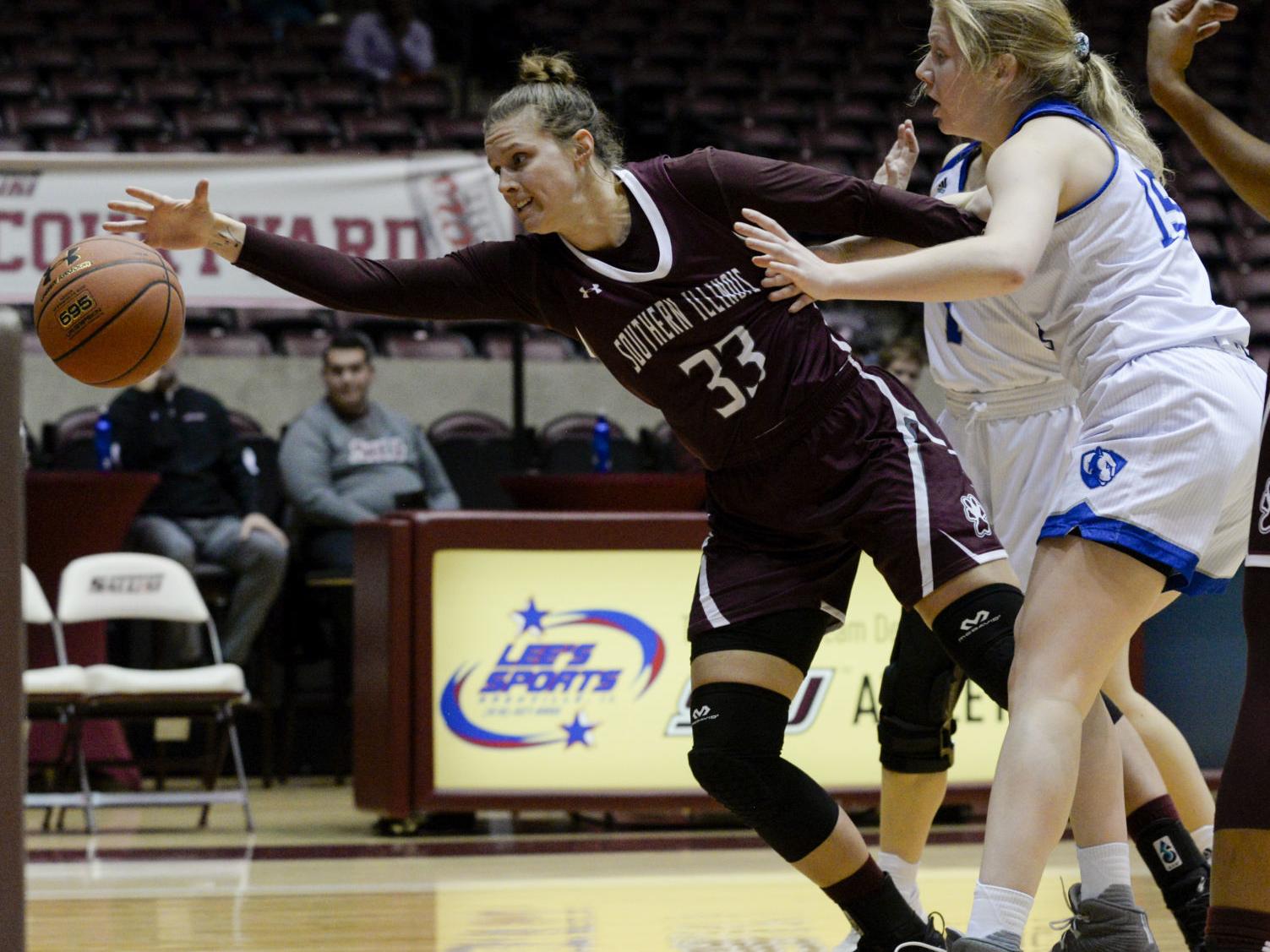 Siu Women S Basketball Salukis Down Eastern Illinois Sweep