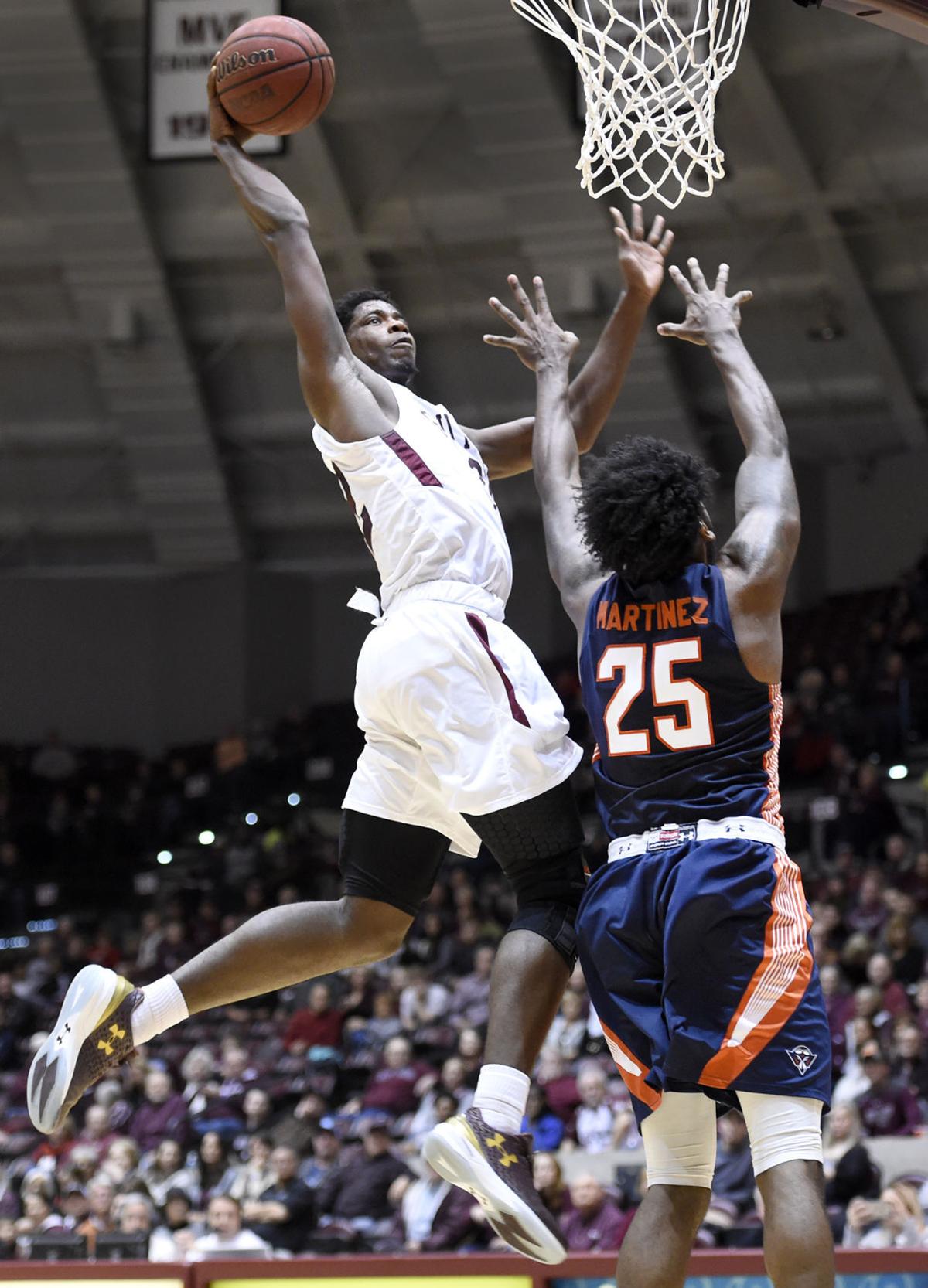Lloyd Breaks The Ice In 78 70 Saluki Victory Sports