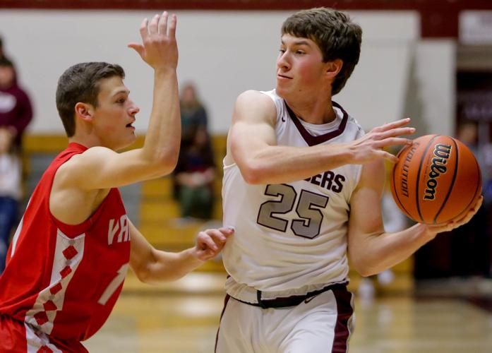 Prep Boys Basketball Benton gets past Vandalia at the 47th Annual