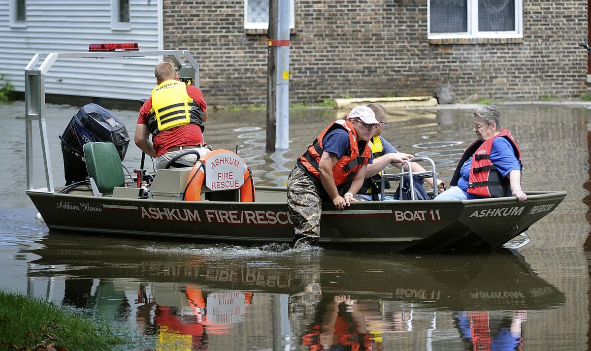 Flooding forces curfew in Watseka as Iroquois River rises