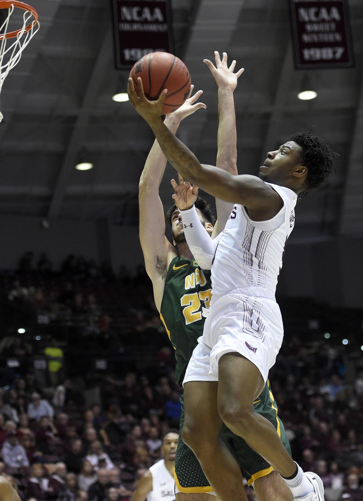 Siu Men S Basketball Practice Makes Perfect For Saluki Offense