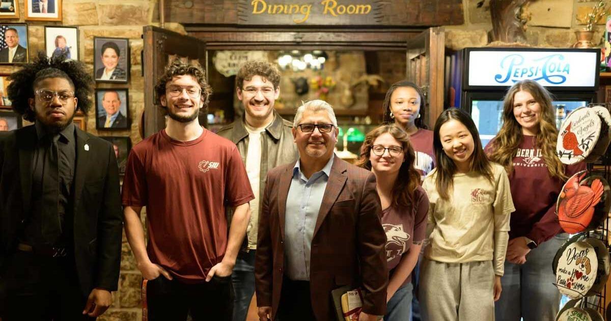 SIU Alumni Asc’s “Dinner w 12 Salukis” strengthens alumni, student bonds