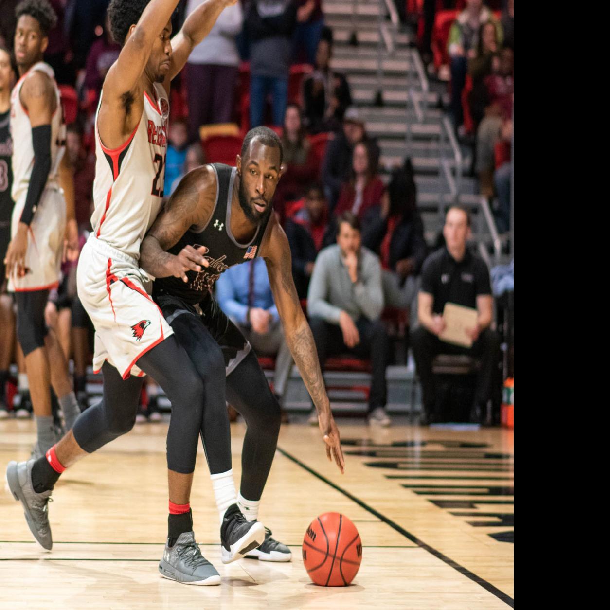 Siu Men S Basketball Lloyd Proves Elusive In Salukis 83 73 Win
